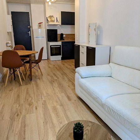 Sous La Tour Apartman Poligny  Kültér fotó