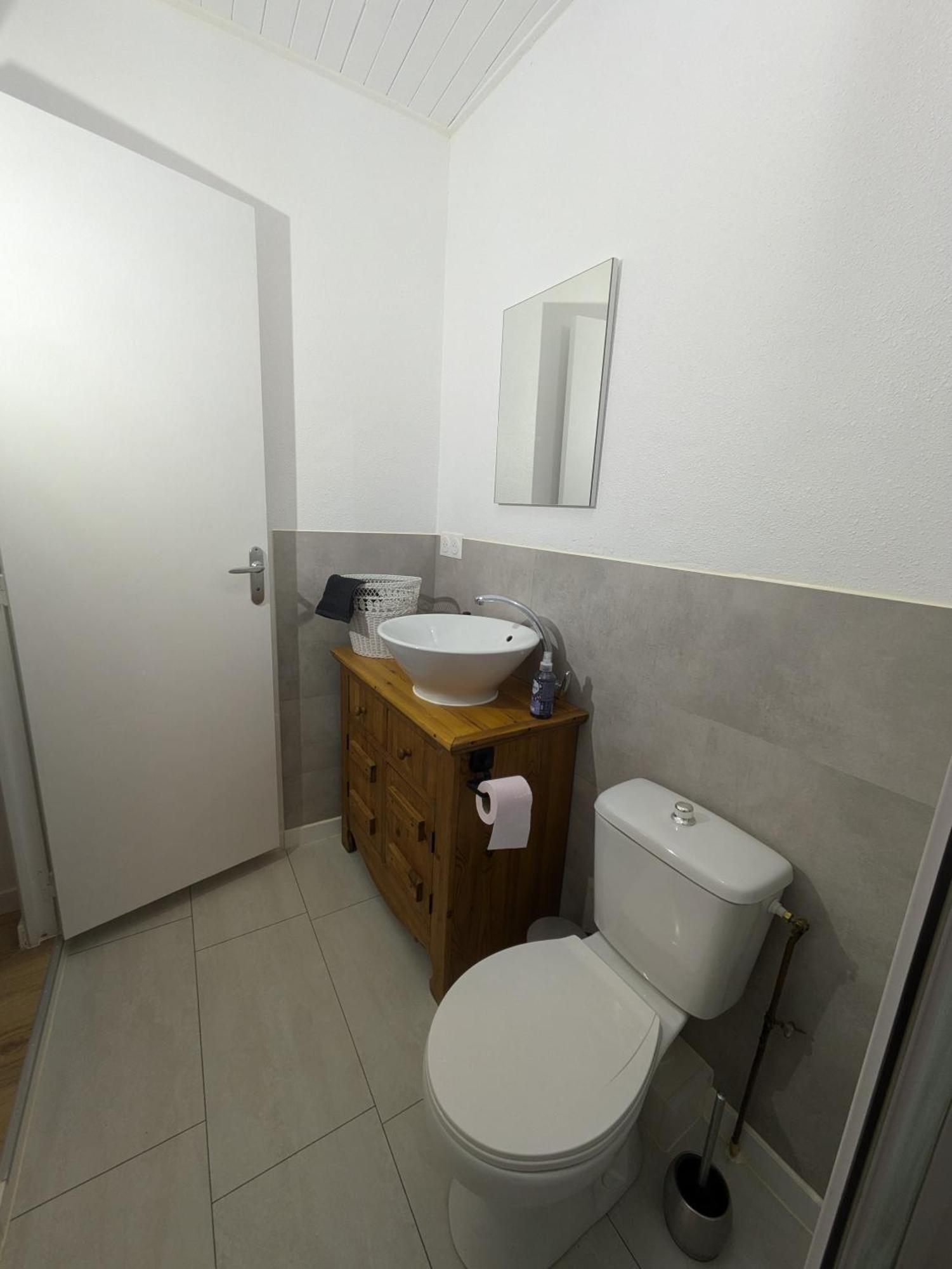 Sous La Tour Apartman Poligny  Kültér fotó