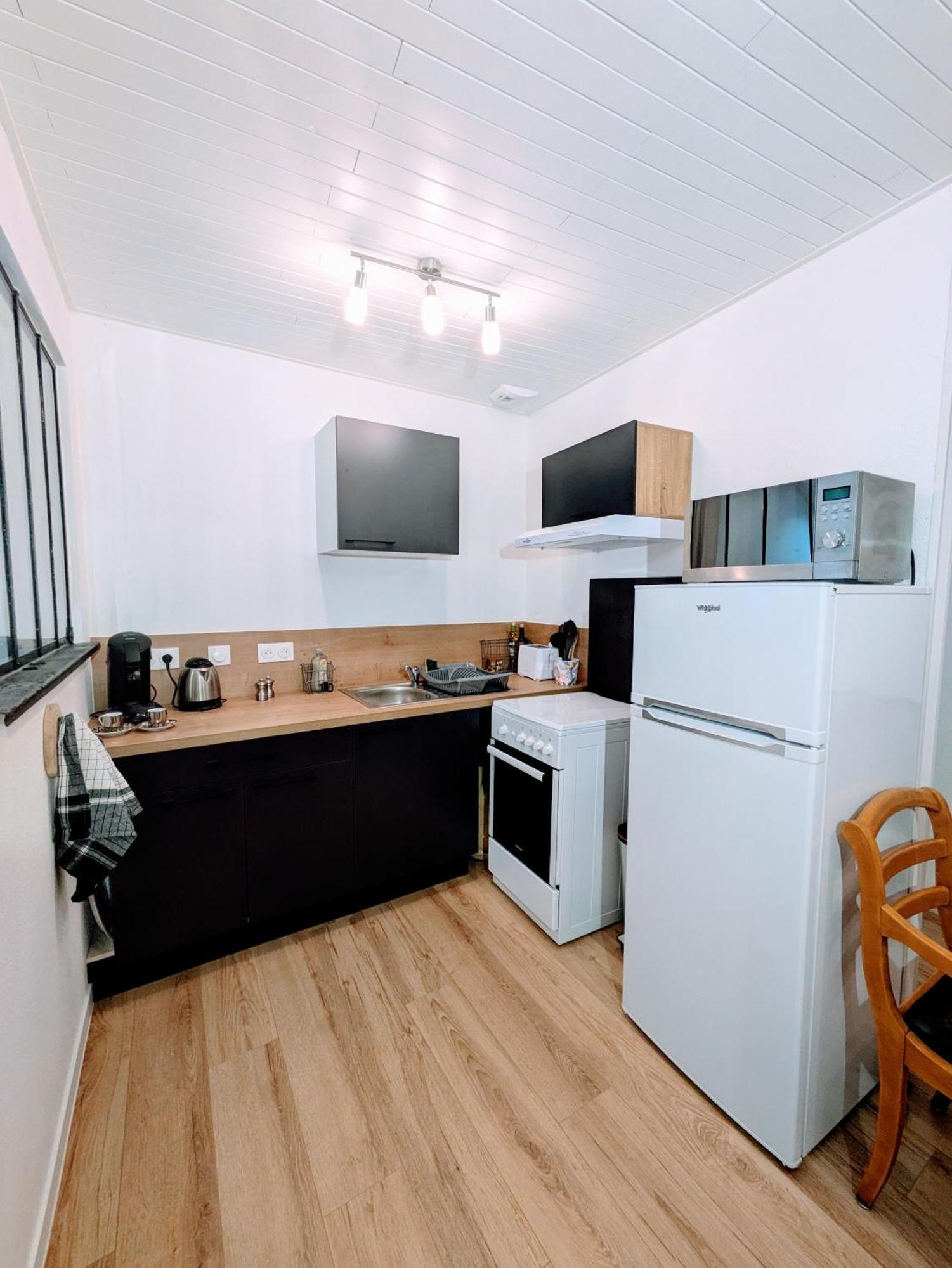 Sous La Tour Apartman Poligny  Kültér fotó