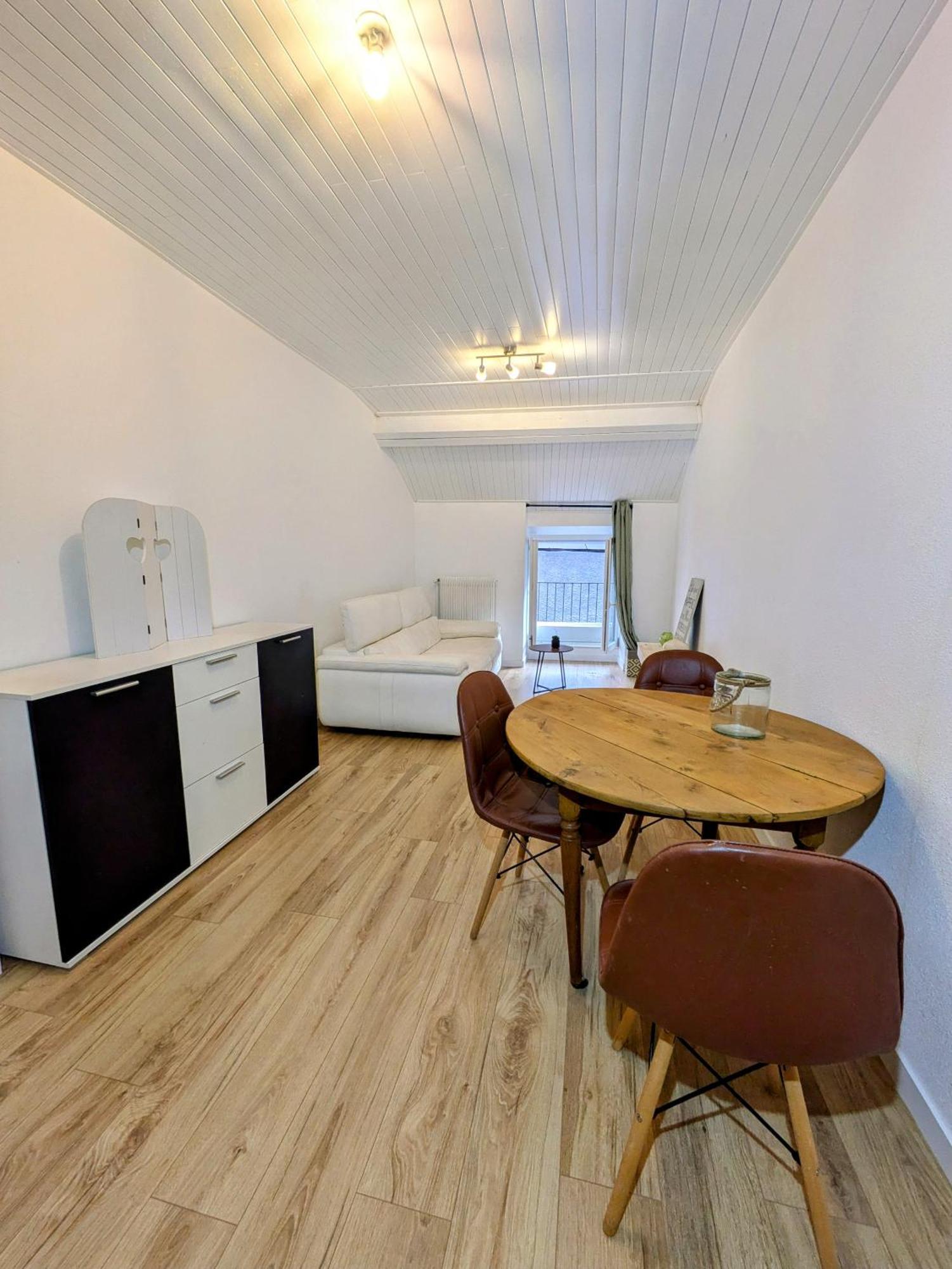 Sous La Tour Apartman Poligny  Kültér fotó