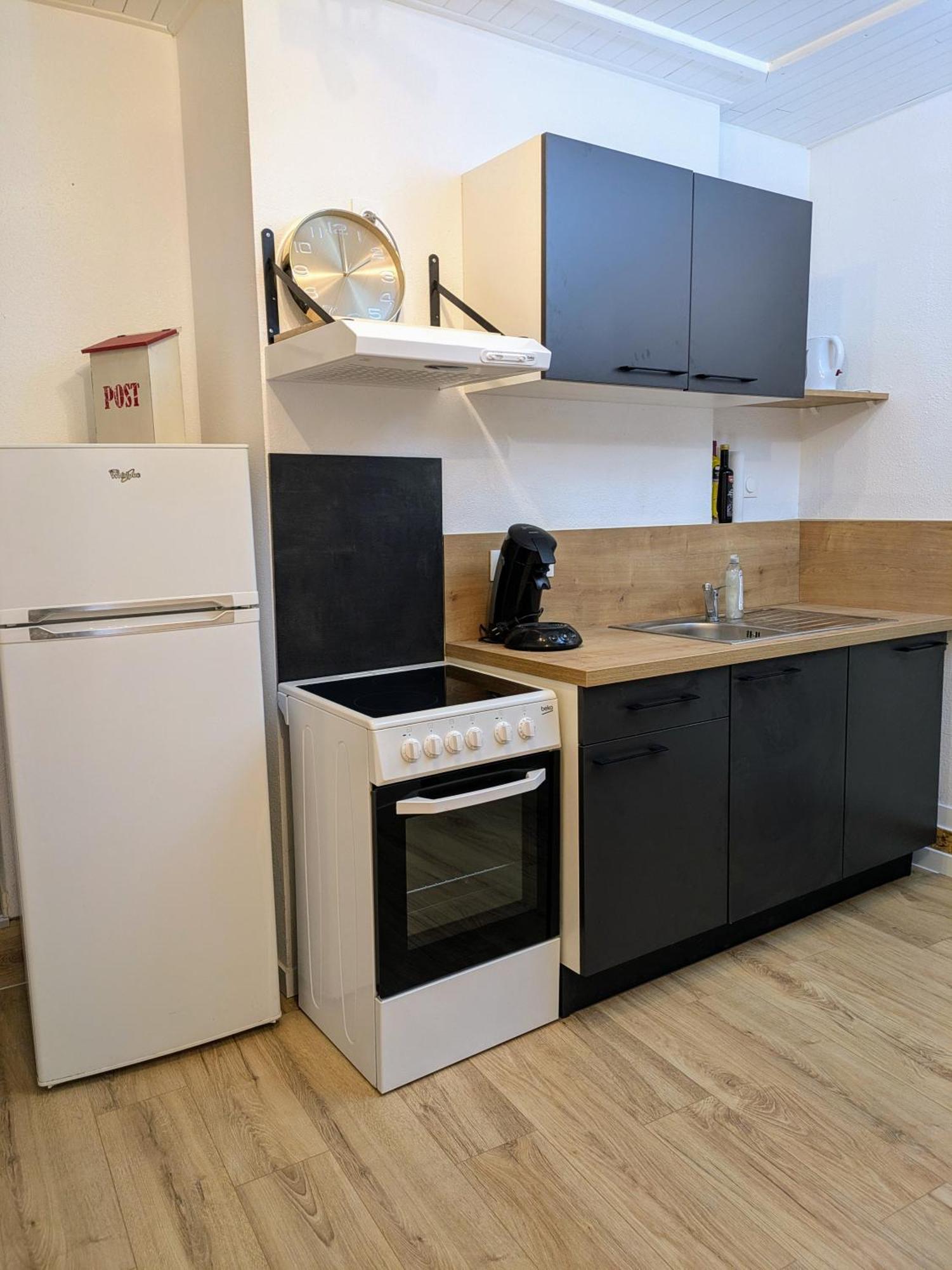 Sous La Tour Apartman Poligny  Kültér fotó