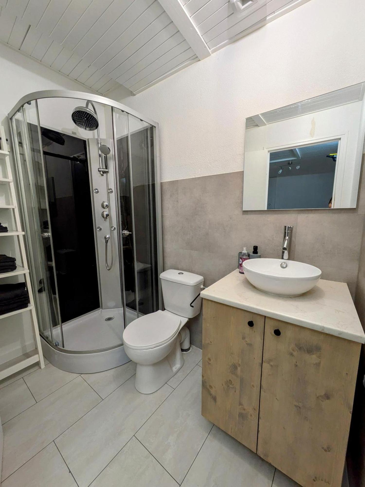 Sous La Tour Apartman Poligny  Kültér fotó