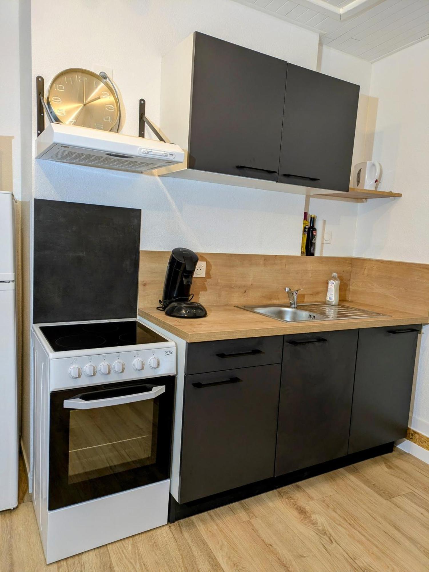 Sous La Tour Apartman Poligny  Kültér fotó
