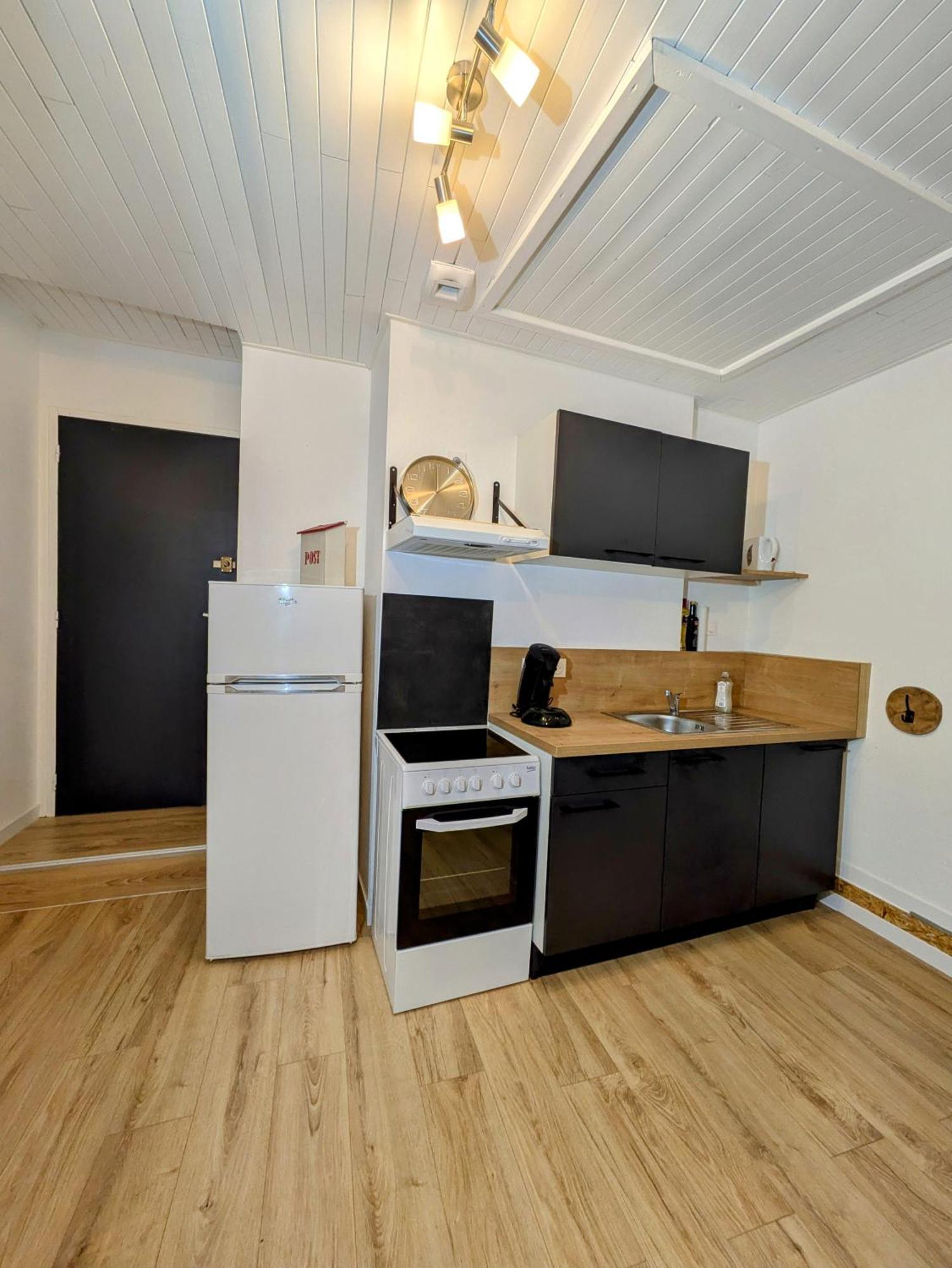 Sous La Tour Apartman Poligny  Kültér fotó